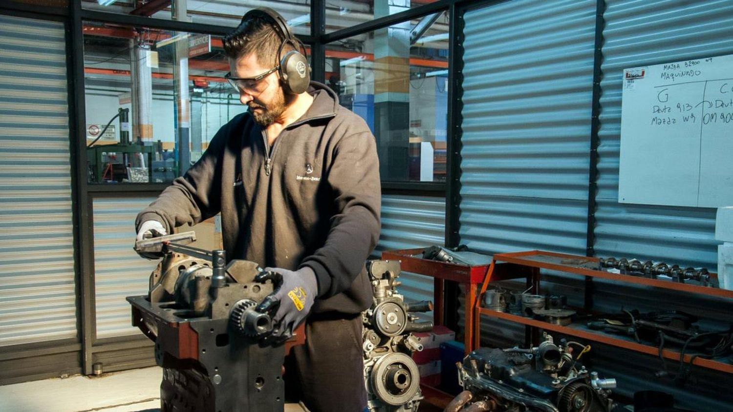 La actividad industrial bajó 1,8 por ciento durante 2023 y la construcción, tres puntos