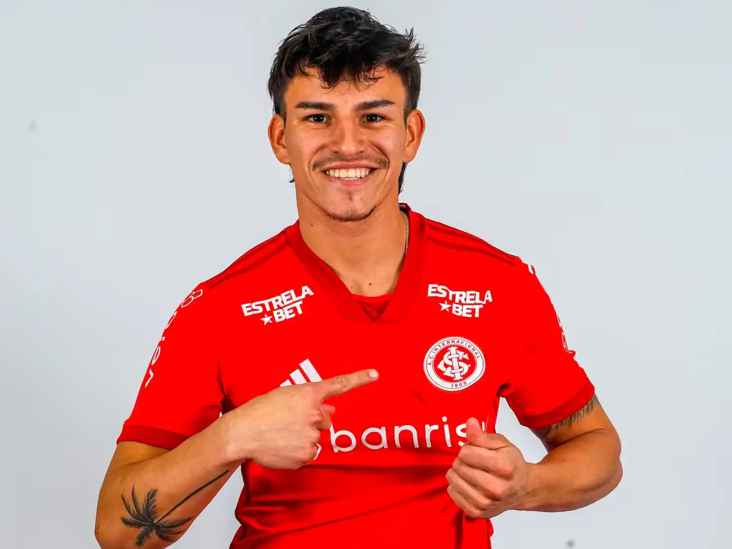 Bernabei es el lateral izquierdo titular del Inter de Porto Alegre. (Foto: X / @scinternacional)