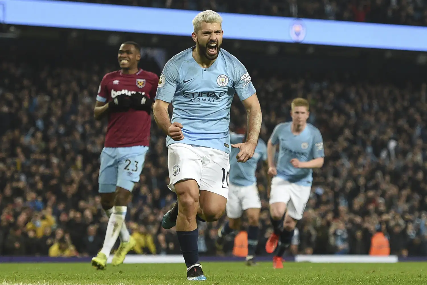 Con un penal, Agüero le dio el triunfo al City