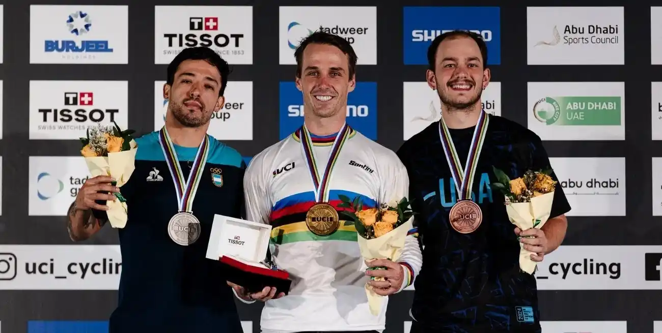 José "Maligno" Torres con la plata en el podio mundial.