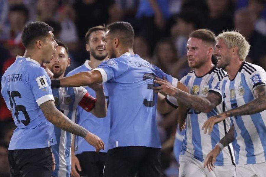 Argentina fue superado por Uruguay y perdió el invicto de 14 partidos