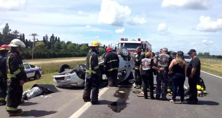 Dos muertos tras vuelco en Ruta 9