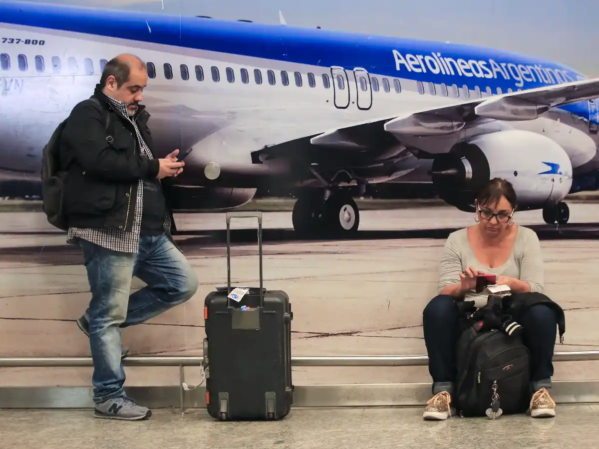 Cancelaron decenas de vuelos de Aerolíneas Argentinas por un conflicto salarial 
