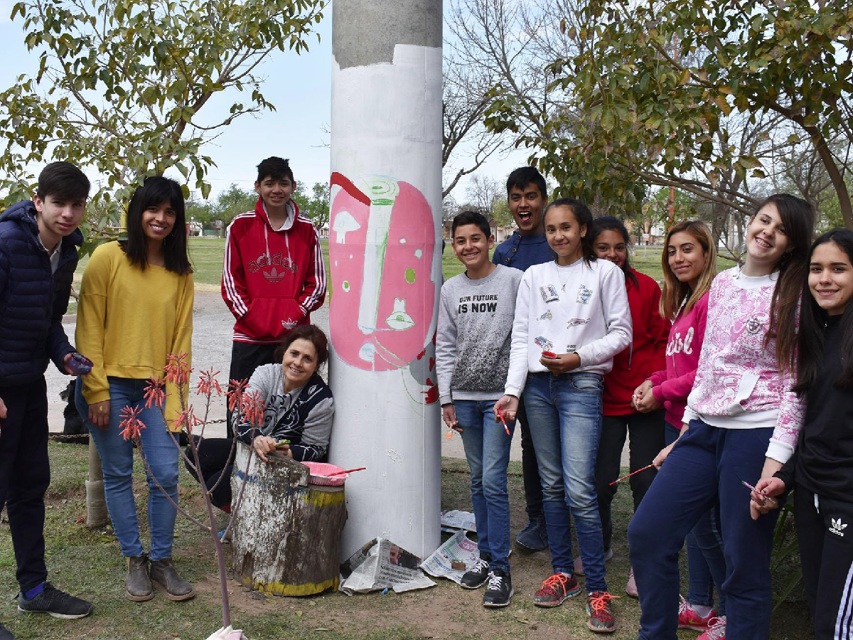 Devoto: estudiantes del Ipet 89 pintan murales en las calles