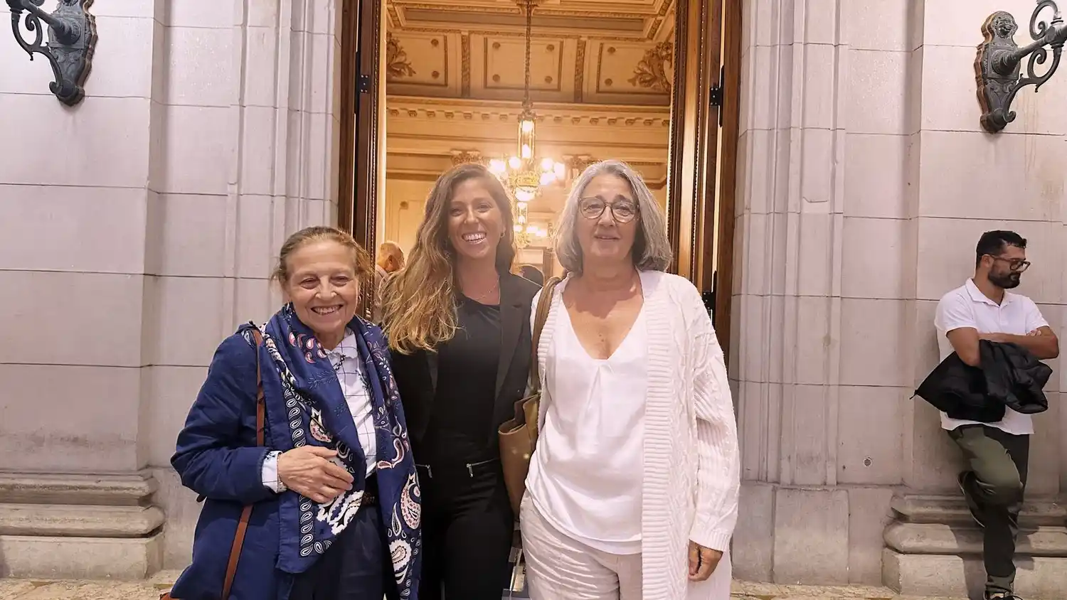 Galnares junto a Alba Perillo y María Rut Bruera de Covernton