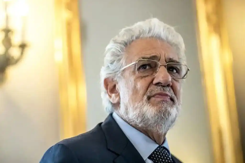 Exigen quitarle los títulos honoríficos a Plácido Domingo