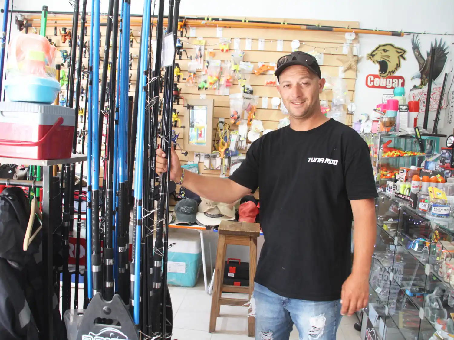 Todo lo que un pescador –con o sin experiencia- necesita está en La Boutique de la Carnada. Gastón Zucco es uno de los propietarios