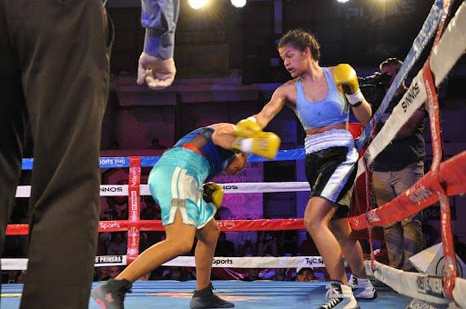 Esta noche pelea la campeona sudamericana Yanina Lescano    