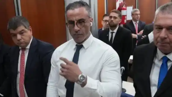 Denuncian que médico de cabecera de Maradona falsificó informe y mintió sobre haberlo operado