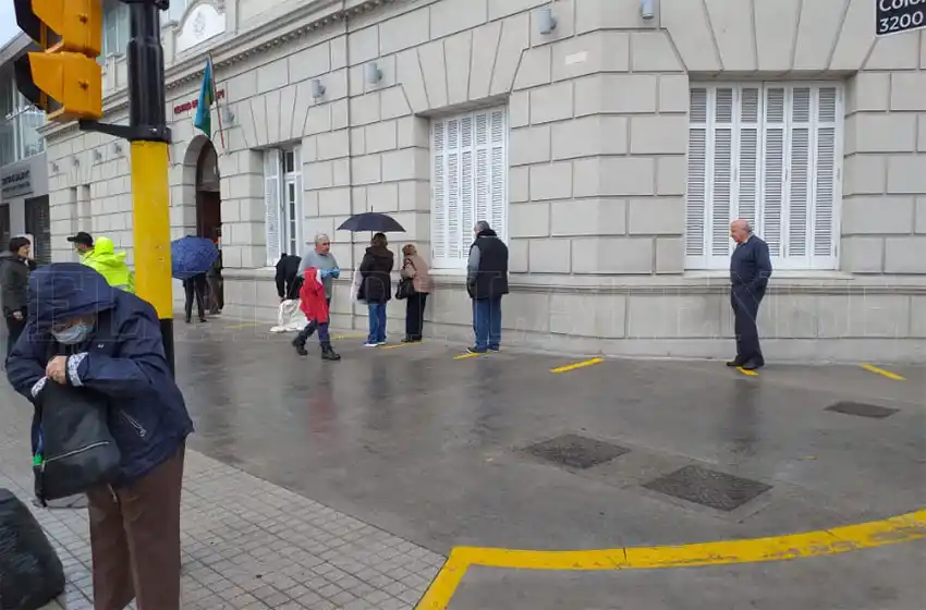 La Defensoría del Pueblo reclama que se vacune a los abuelos en todos los Centros de Salud