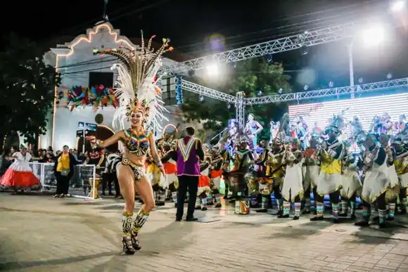 El Senador Alcides Calvo otorgó fondos para la organización de los Carnavales de Sunchales