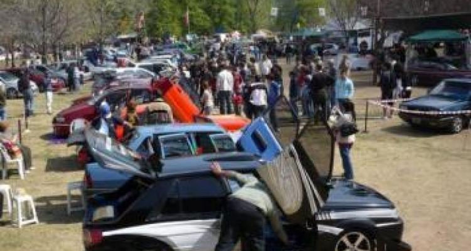 Multitudinario encuentro de autos