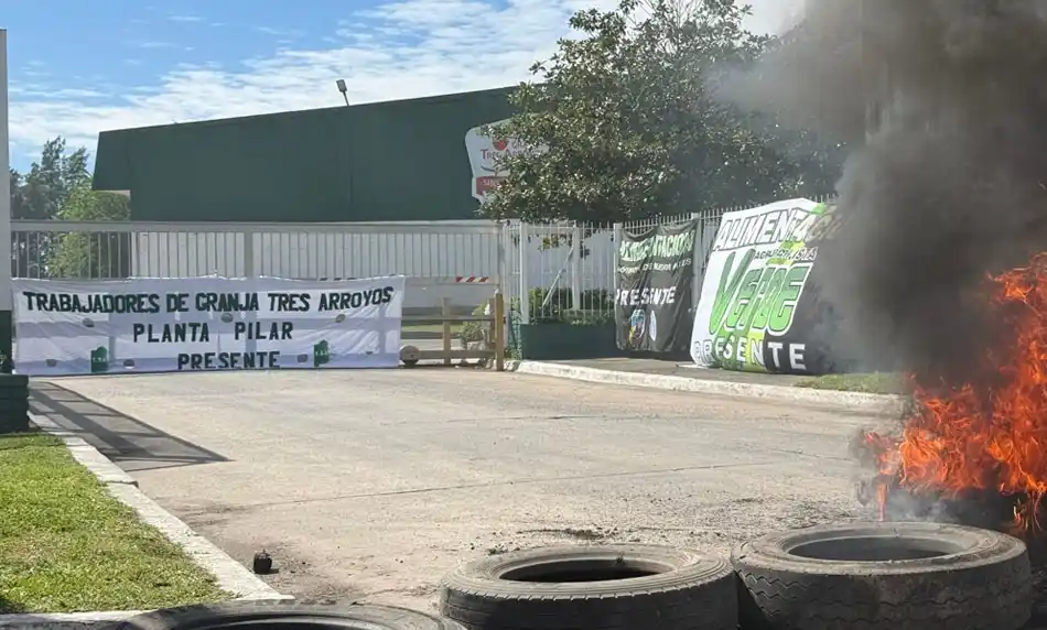 Trabajadores de Granja Tres Arroyos continúan de paro por salarios adeudados
