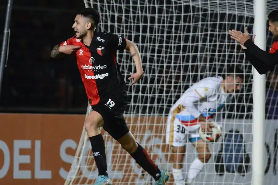 Duelo histórico: Libertad de Sunchales recibirá a Colón por los octavos de la Copa Santa Fe