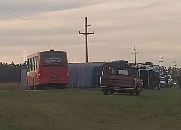 Ruta 191: el tránsito volvió a la normalidad tras remover el camión que volcó en el km 11
