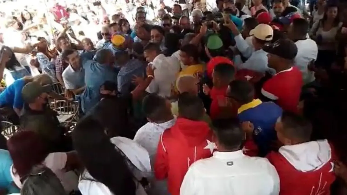 Conato de tángana en visita de María Corina a Cantaura (+Video)