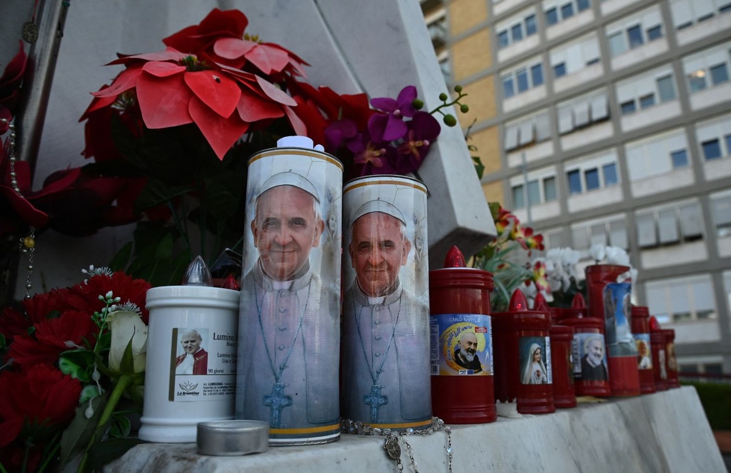 Papa Francisco, que «no está fuera de peligro»: NO PRONUNCIARÁ EL DOMINGO EL ÁNGELUS
