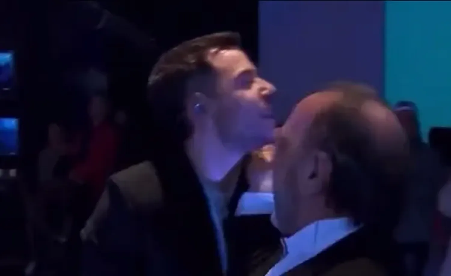 Baby Etchecopar se fue en vivo de su programa y se metió al de Fer Dente para increparlo