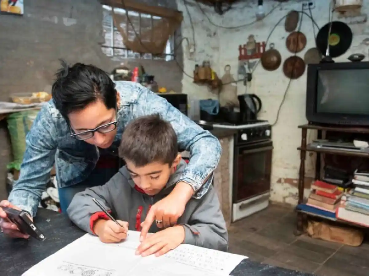 Francisco recordó a estudiantes y profesores que siguen con sus tareas durante la cuarentena