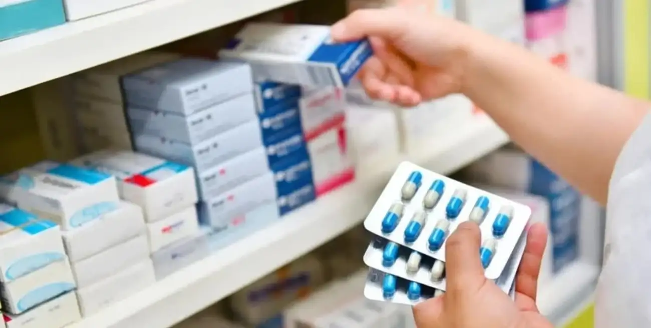 La Ley de Genéricos (N° 25649), del año 2002, busca garantizar el acceso a los tratamientos farmacológicos a un menor costo, sin afectar la calidad ni la seguridad de los medicamentos.