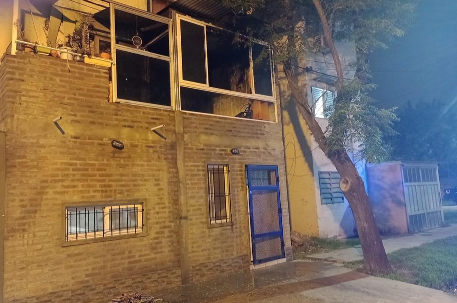 Santa Fe: un hombre rescató a su familia tras un incendio desatado en su vivienda en el Fonavi Don Bosco