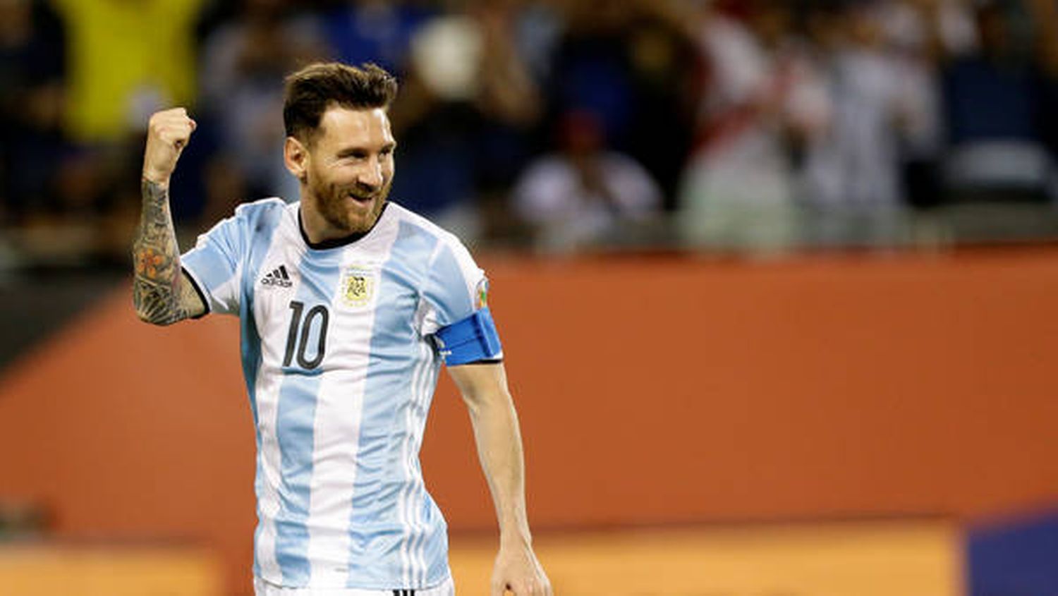Messi volvió con tres goles, para alimentar el sueño de la selección