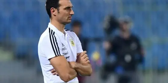 Scaloni prueba de cara a los choques ante México