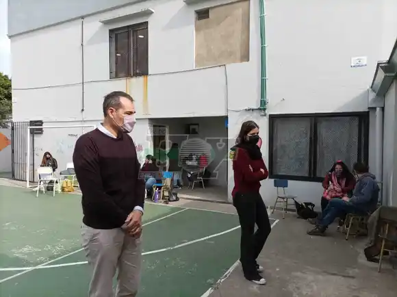 Insólito: El precandidato Guillermo Escudero entró a votar en La Plata y no encontró boletas suyas en el cuarto oscuro