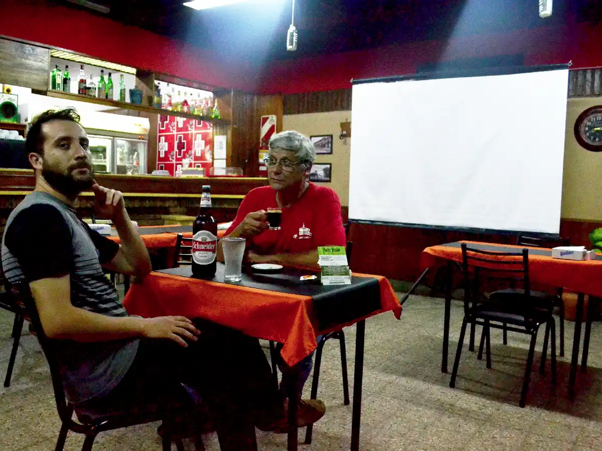 El cine indie gana espacio en la ciudad acompañado de cerveza y comida vegana