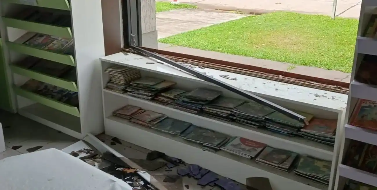 Un fuerte temporal dejó más de 110 mm de lluvia en Pilar, con anegamientos y daños en instituciones