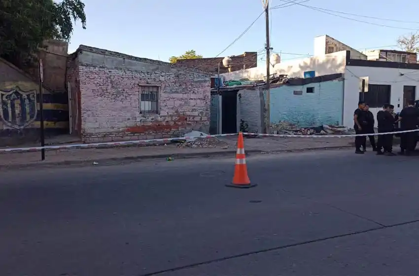 Villa Gobernador Gálvez: un joven de 21 años fue asesinado de un balazo en la puerta de su casa