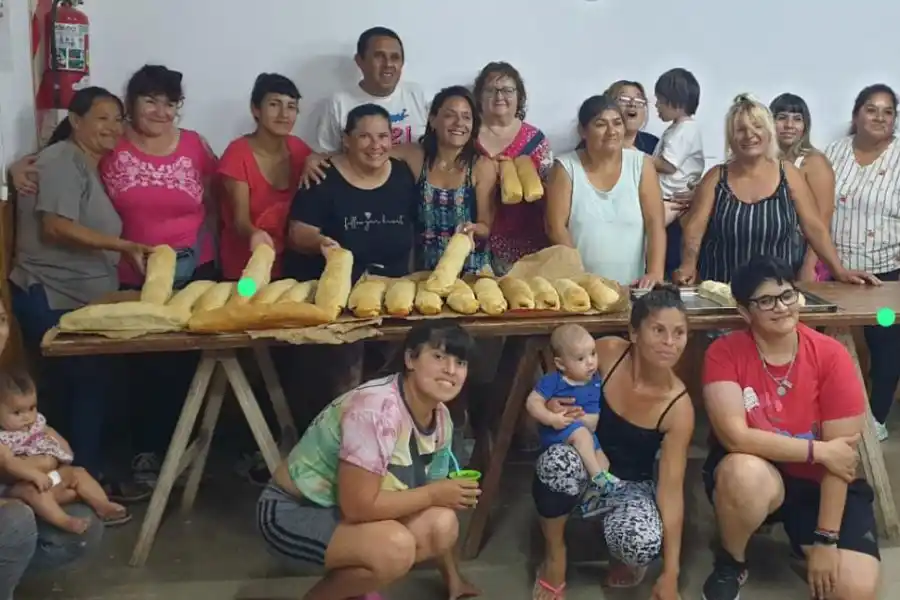 Valeria Soltermam: “La excusa es amasar, pero lo importante es encontrarnos en el barrio y compartir con las vecinas”