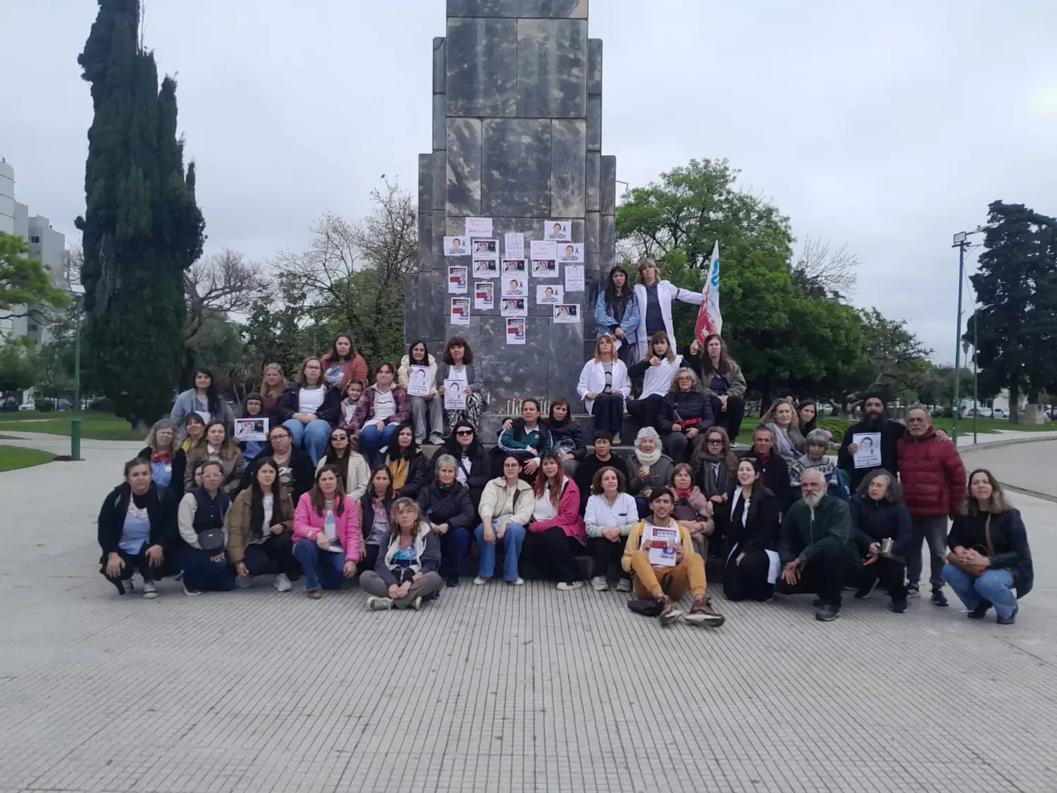 Asamblea docente en la Plaza San Martín en adhesión al paro nacional por el femicidio de Nancy Godoy