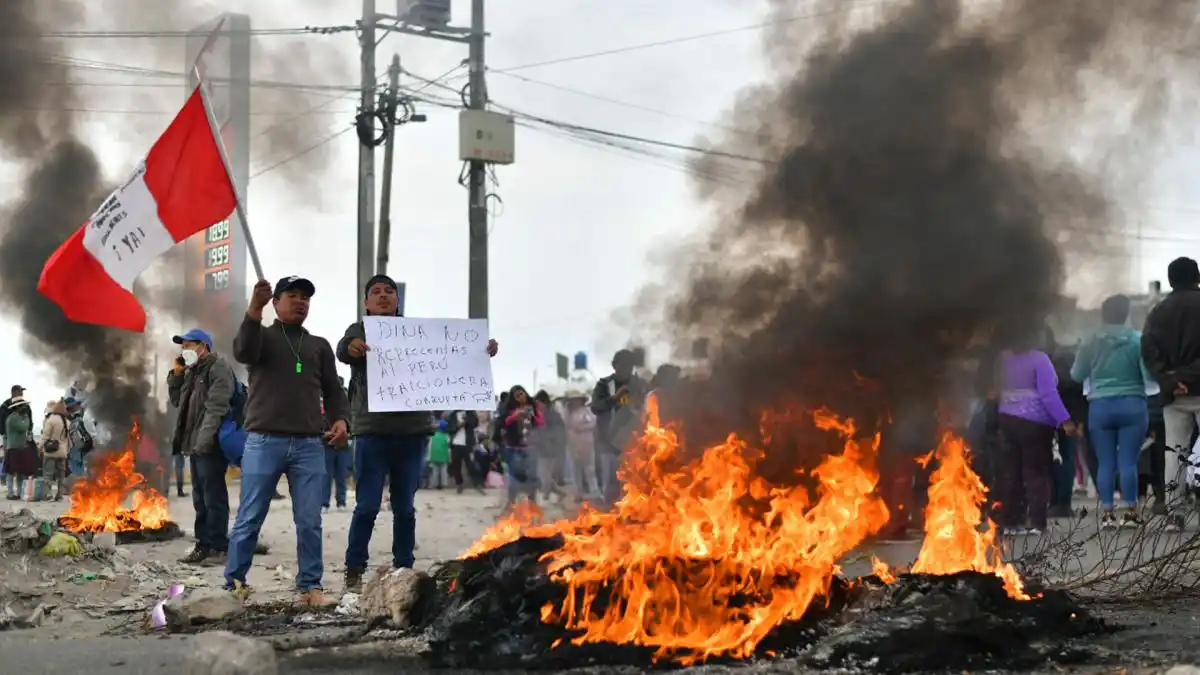 Manifestantes tomaron el aeropuerto de la segunda mayor ciudad de Perú.