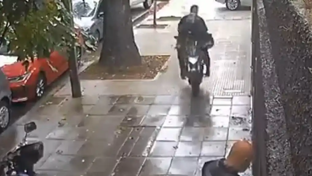 Un expolicía se defendió a los tiros de un intento de robo y dejó a un delincuente gravemente herido