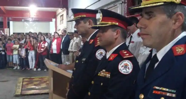 Bomberos suspendió por 60 días al jefe del cuerpo activo, Silvio Torrens