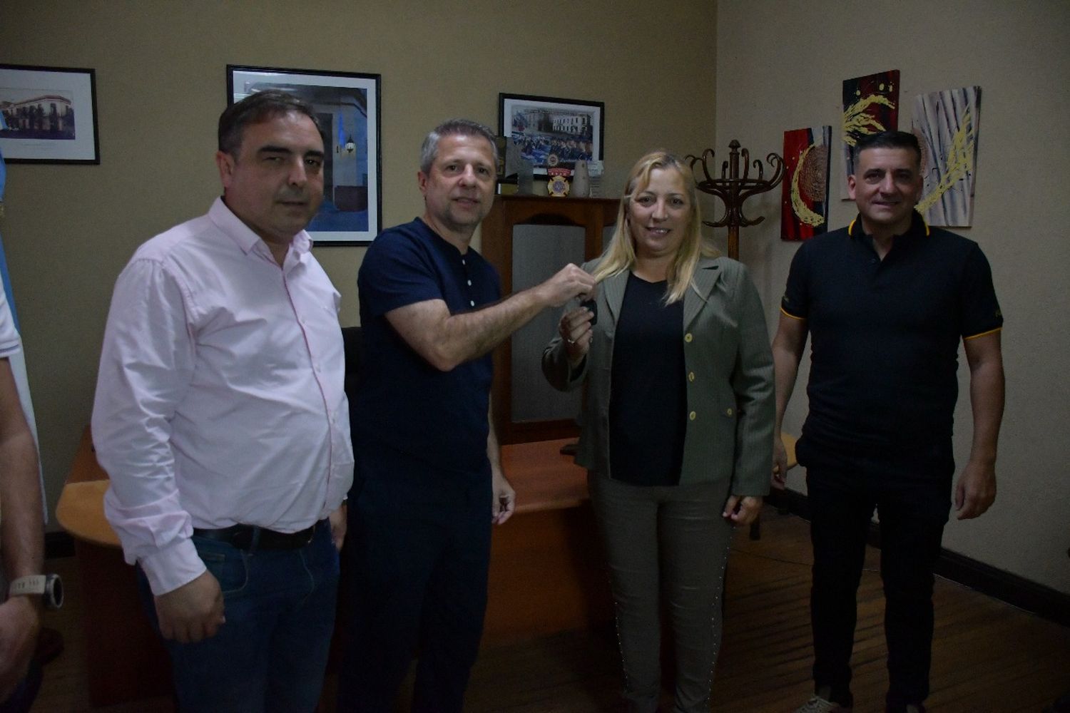 Bernarte hizo entrega del automóvil 0km destinado a la División de Investigaciones
