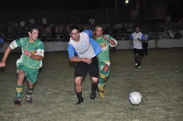 Por agresión a juez de línea, suspendieron el partido de Defensores