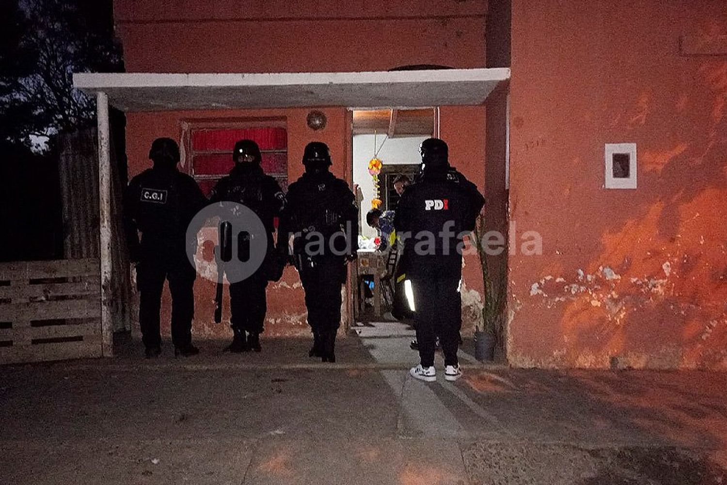 Múltiples allanamientos en Rafaela terminaron dos menores detenidos y armas secuestradas