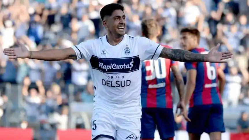 Gimnasia le ganó a San Lorenzo y consiguió su primera victoria