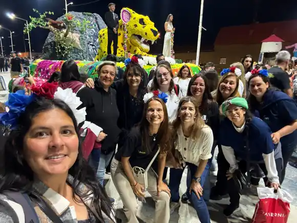 Detrás de la carroza de la Promo 2025 de Presos-Mitre: el apoyo incansable de las madres