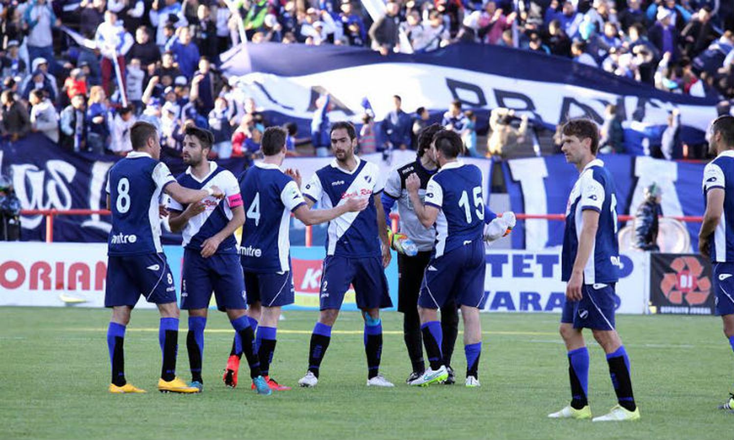 Alvarado, para tomar distancia en la cima