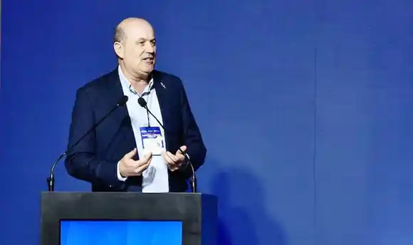 Sturzenegger increpó al concordiense Mario Grinman, presidente de la Cámara de Comercio