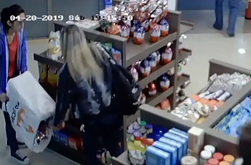 El insólito mecanismo para robar huevos de Pascuas en una estación de servicio