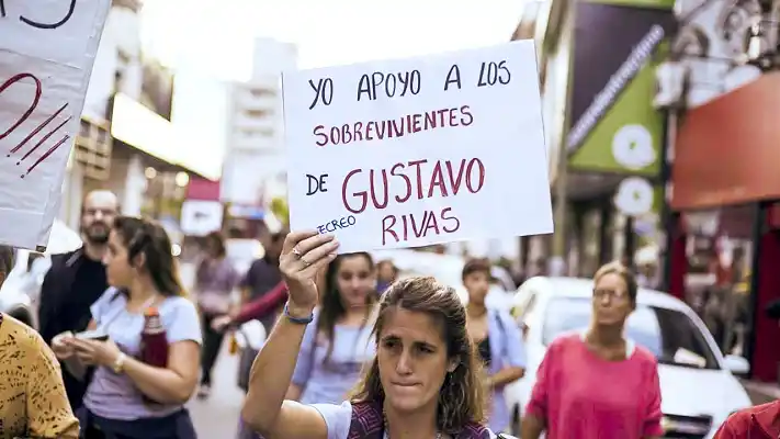 Marcharon en apoyo a las víctimas y a los que denunciaron a Rivas