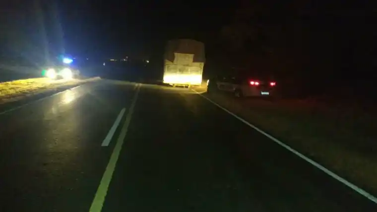 Choque de auto-camión en la ruta: 2 muertos