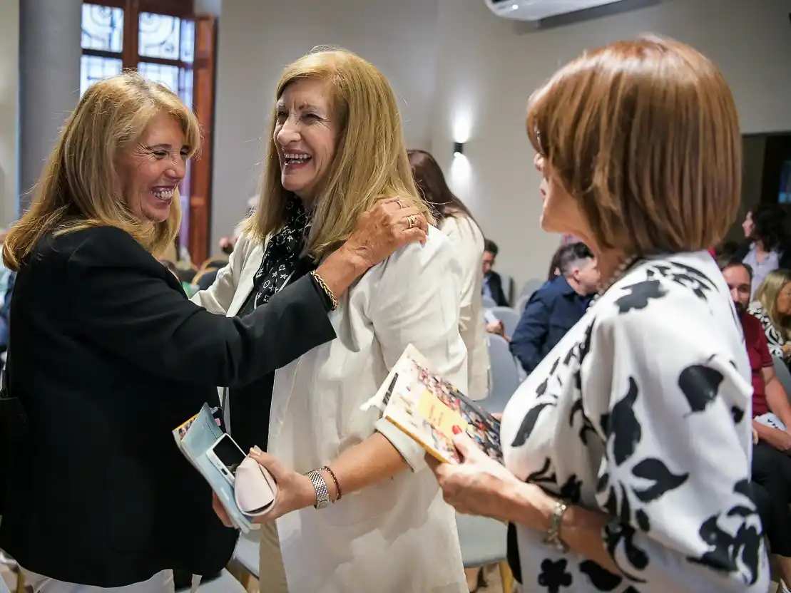 Cristina Cremer destacó la lucha por los derechos de las mujeres en la presentación del libro "Mujeres en marcha"