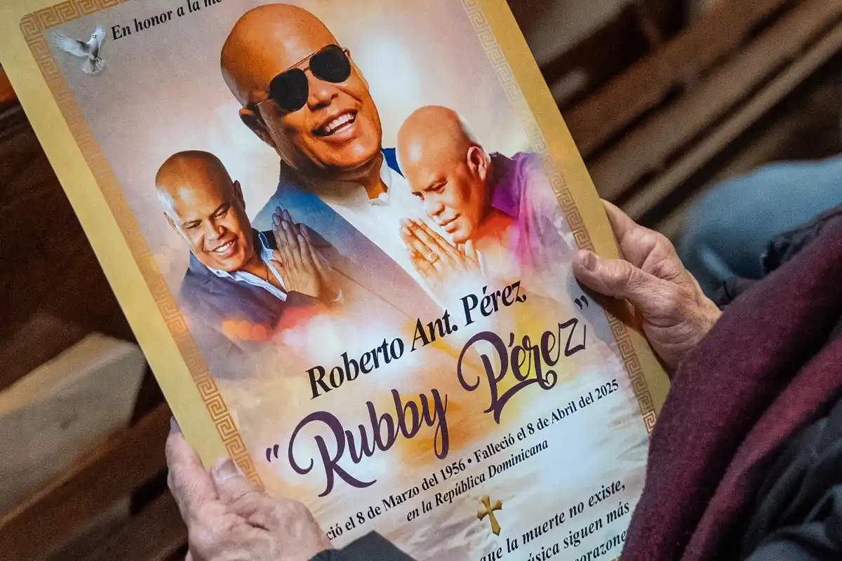 RUBBY PÉREZ entra en la lista de Billboard con sus ¡Grandes éxitos!