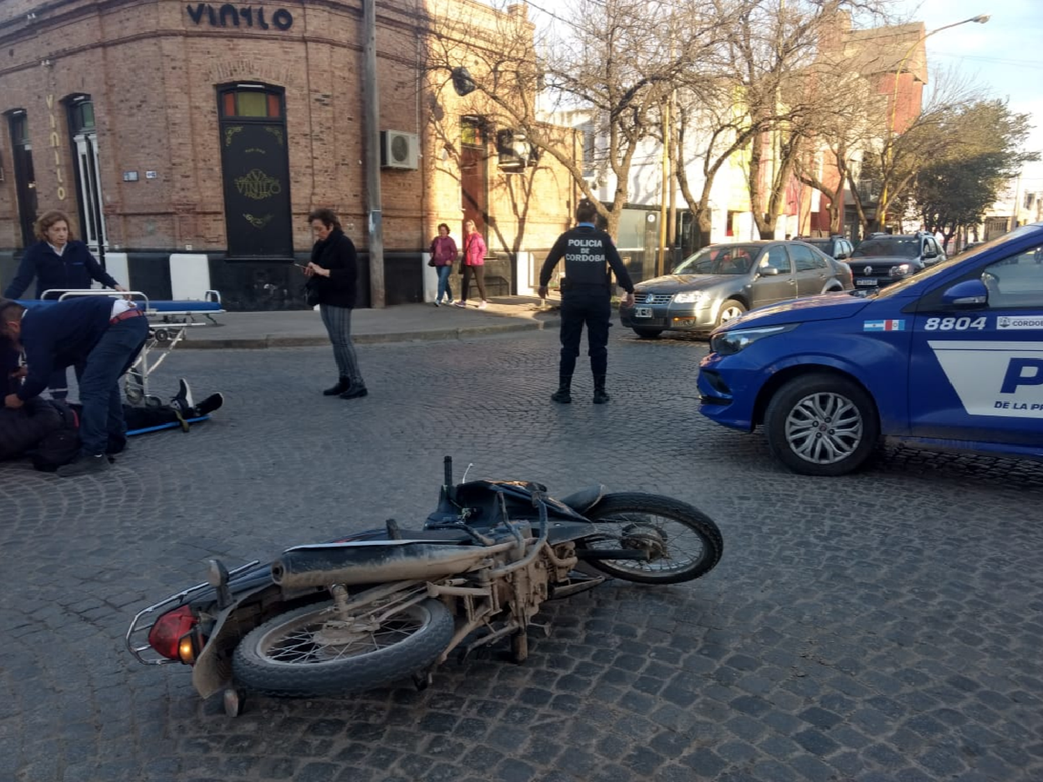 Motociclista herido leve en un choque