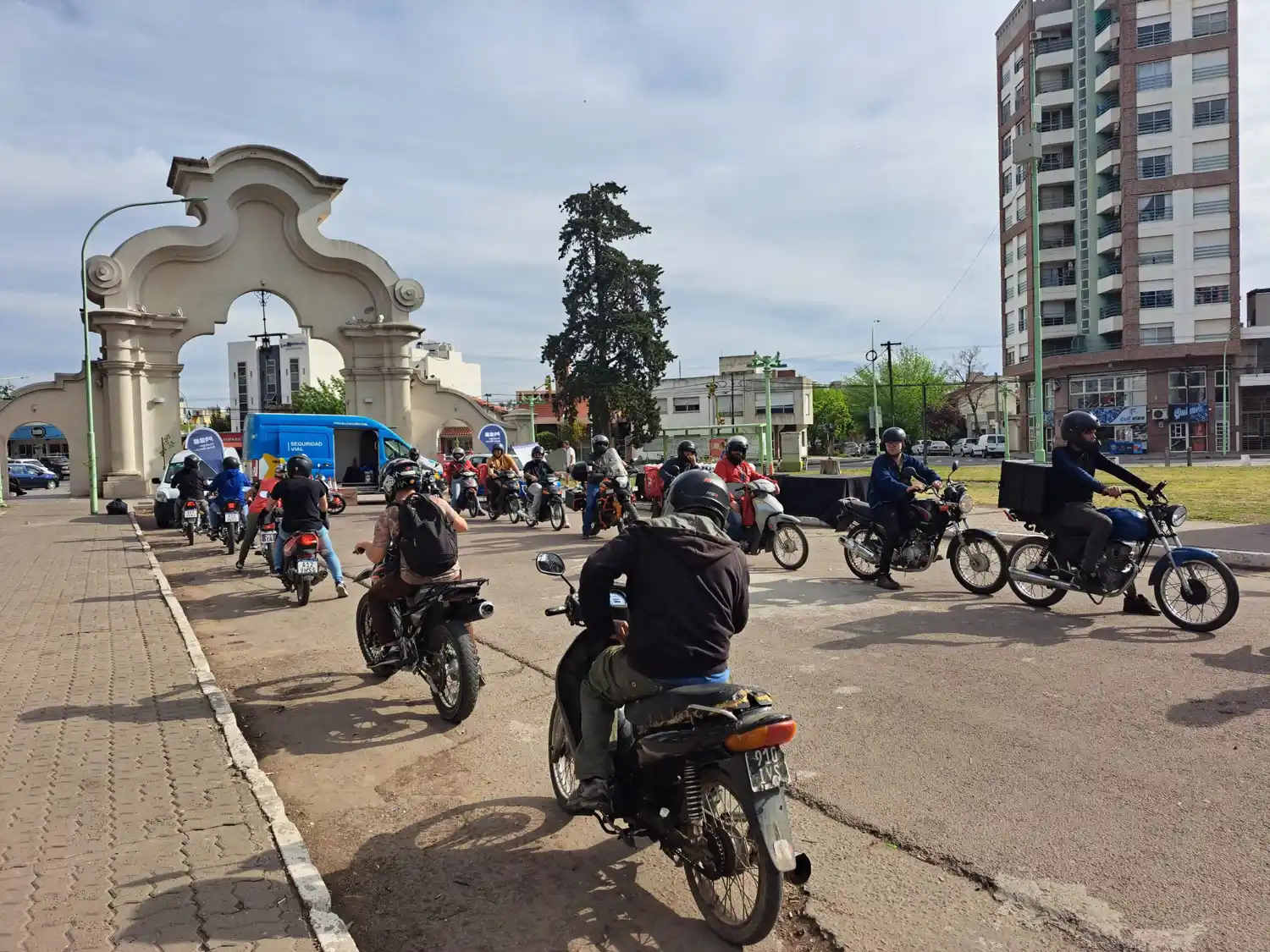 Conducción segura de motos en Bahía Blanca: capacitan a formadores y motociclistas